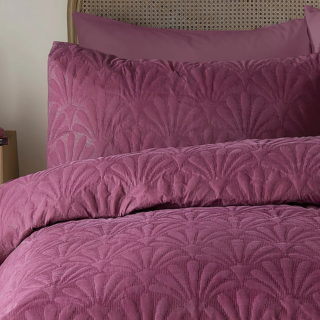 Close-up of the Pinsonic textured pattern on the Serene Cavali duvet cover set.