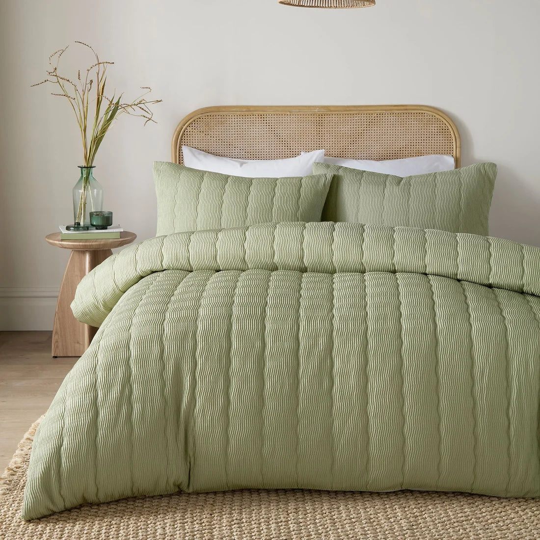 Serene Crinkle Wave textured duvet cover set in green.