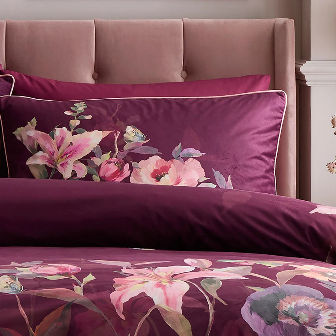 Close-up of the bold floral panel design and piped edging on the Soiree Tatiana duvet cover set.